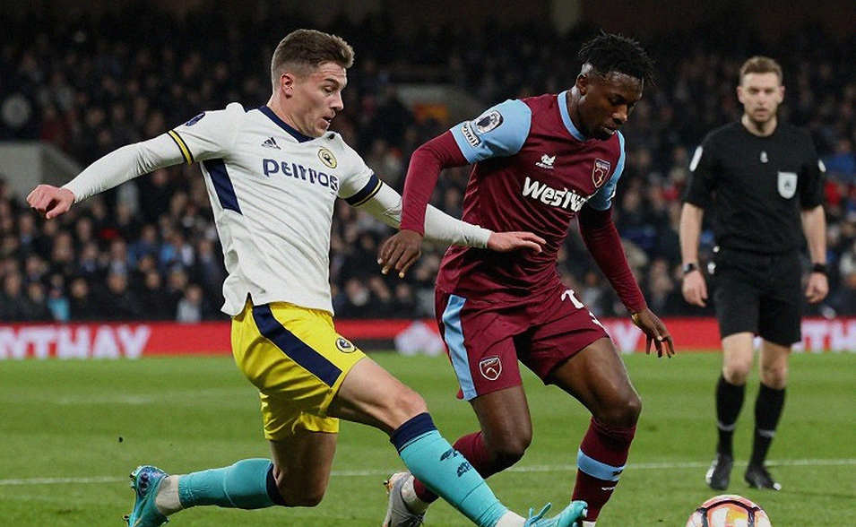 Hai chiến thắng sau mười trận: Manchester United, chiếc ghế nóng và một cáo buộc bị bỏ quên