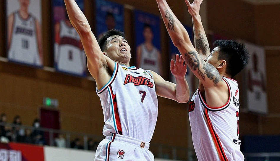 Codi Miller-McIntyre đối đầu Baskonia ở vòng 1 EuroLeague: Hộ chiếu Bulgaria và bài toán phòng ngự